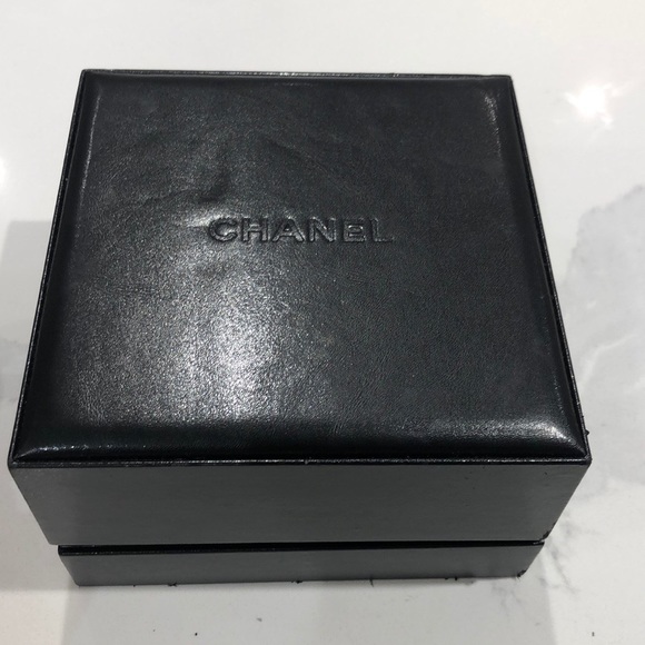 CHANEL J12 Watch - Picture 4 of 7